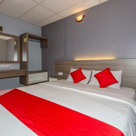 Oyo 1088 Yellow Mansion Banda Kaba Hotel Malacca Εξωτερικό φωτογραφία