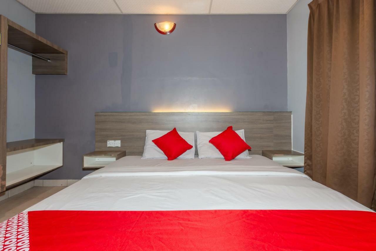 Oyo 1088 Yellow Mansion Banda Kaba Hotel Malacca Εξωτερικό φωτογραφία