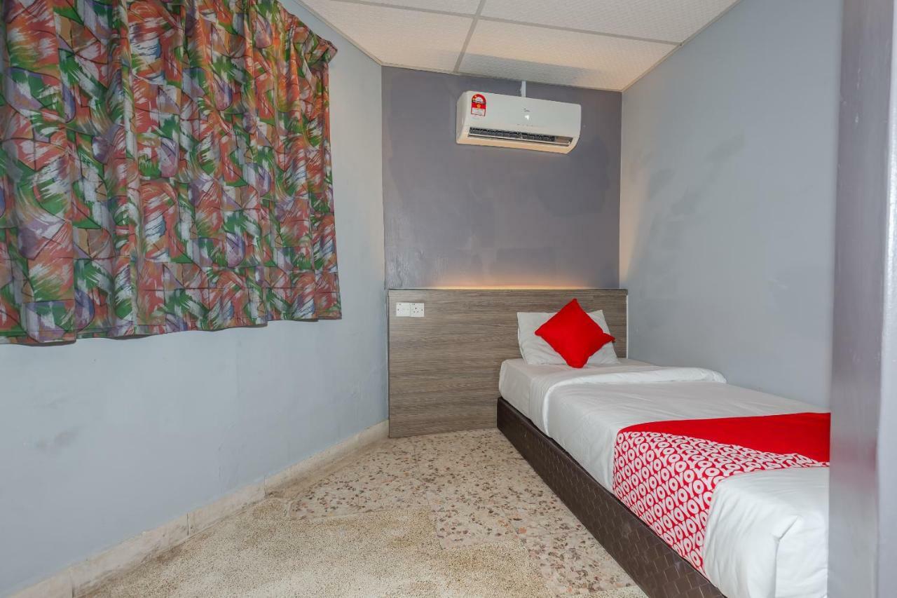 Oyo 1088 Yellow Mansion Banda Kaba Hotel Malacca Εξωτερικό φωτογραφία