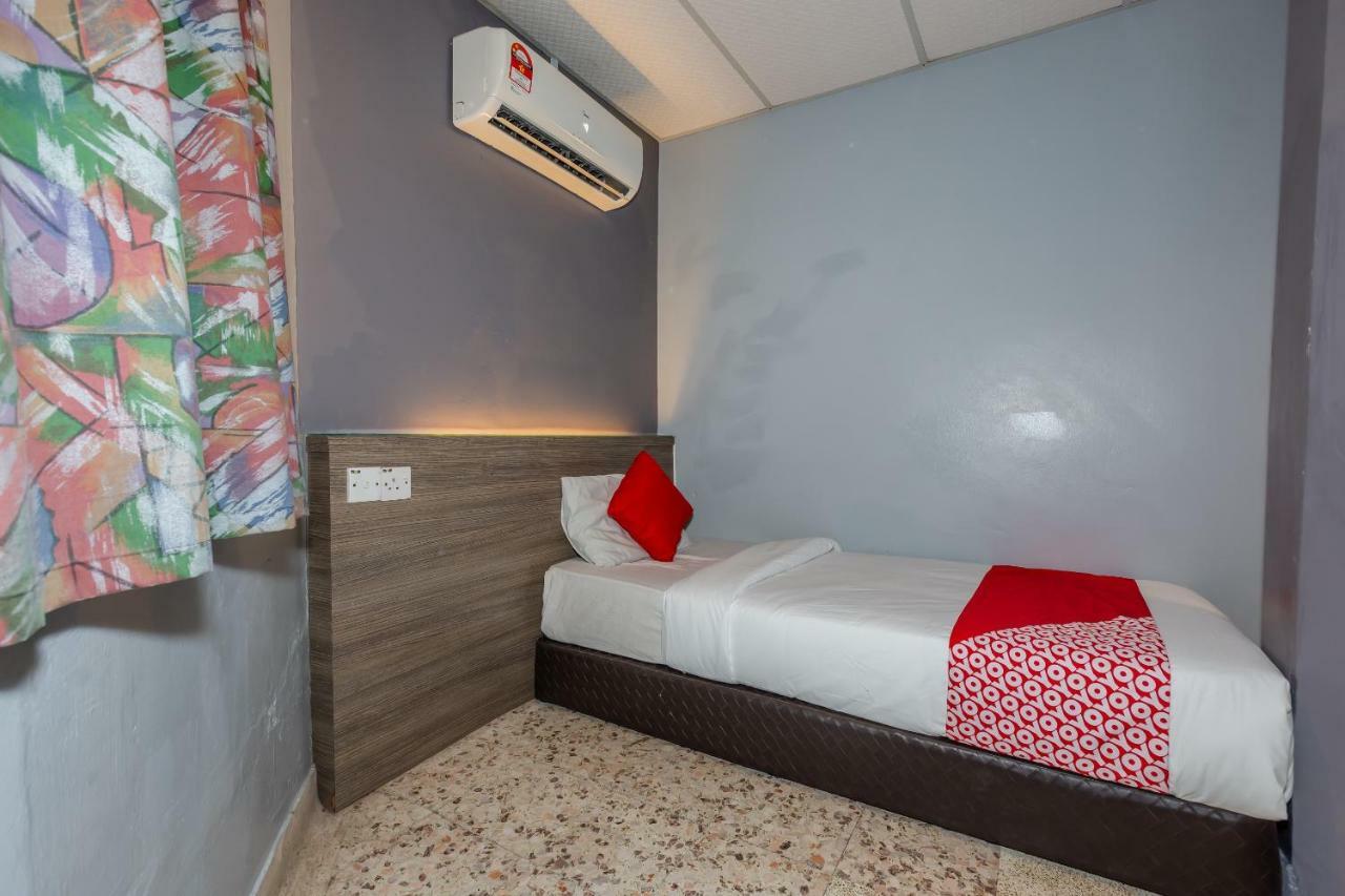 Oyo 1088 Yellow Mansion Banda Kaba Hotel Malacca Εξωτερικό φωτογραφία
